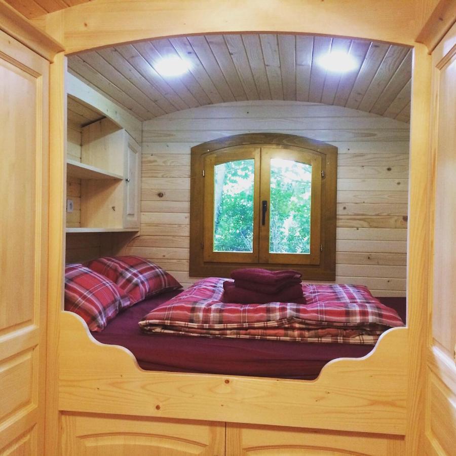 Chambres D'Hotes Et Roulotte Au Bonheur Du Parc Le Breuil  Exterior foto
