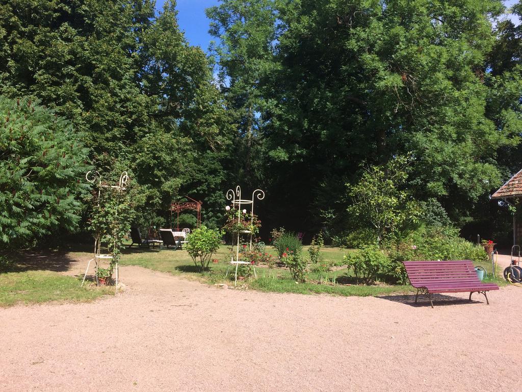 Chambres D'Hotes Et Roulotte Au Bonheur Du Parc Le Breuil  Exterior foto